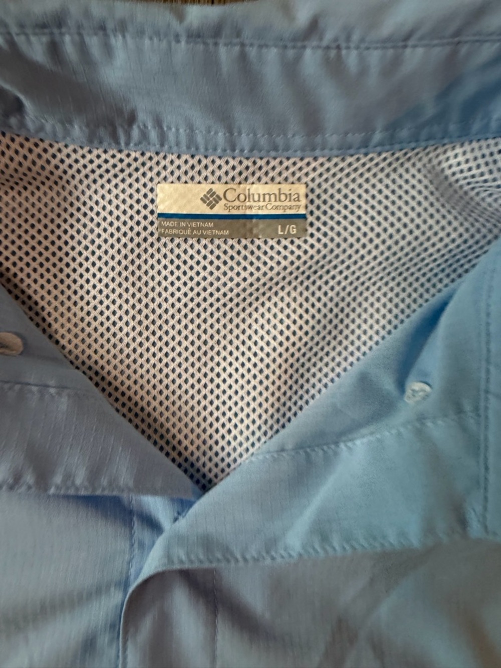 Columbia Men’s Light Blue Long-Sleeve Button-Down Fishing Shirt - Picture 4 of 10